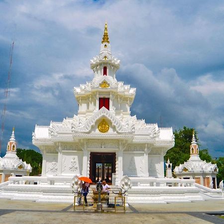 Pura Nakhon Hotel Накхонсітхаммарат Екстер'єр фото