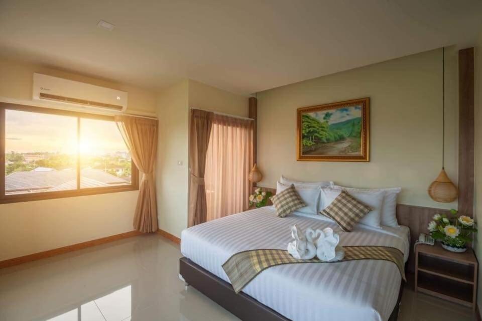 Pura Nakhon Hotel Накхонсітхаммарат Екстер'єр фото