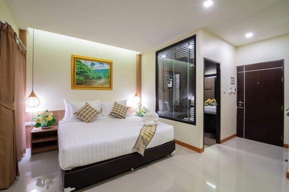 Pura Nakhon Hotel Накхонсітхаммарат Екстер'єр фото